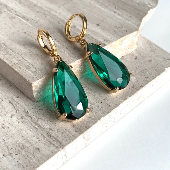 Emerald Glass single drop prong set stone Earrings ~NWT - Picture 1 of 10